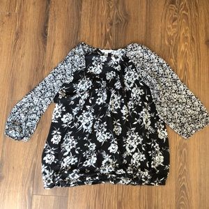 Black & white bubble hem top